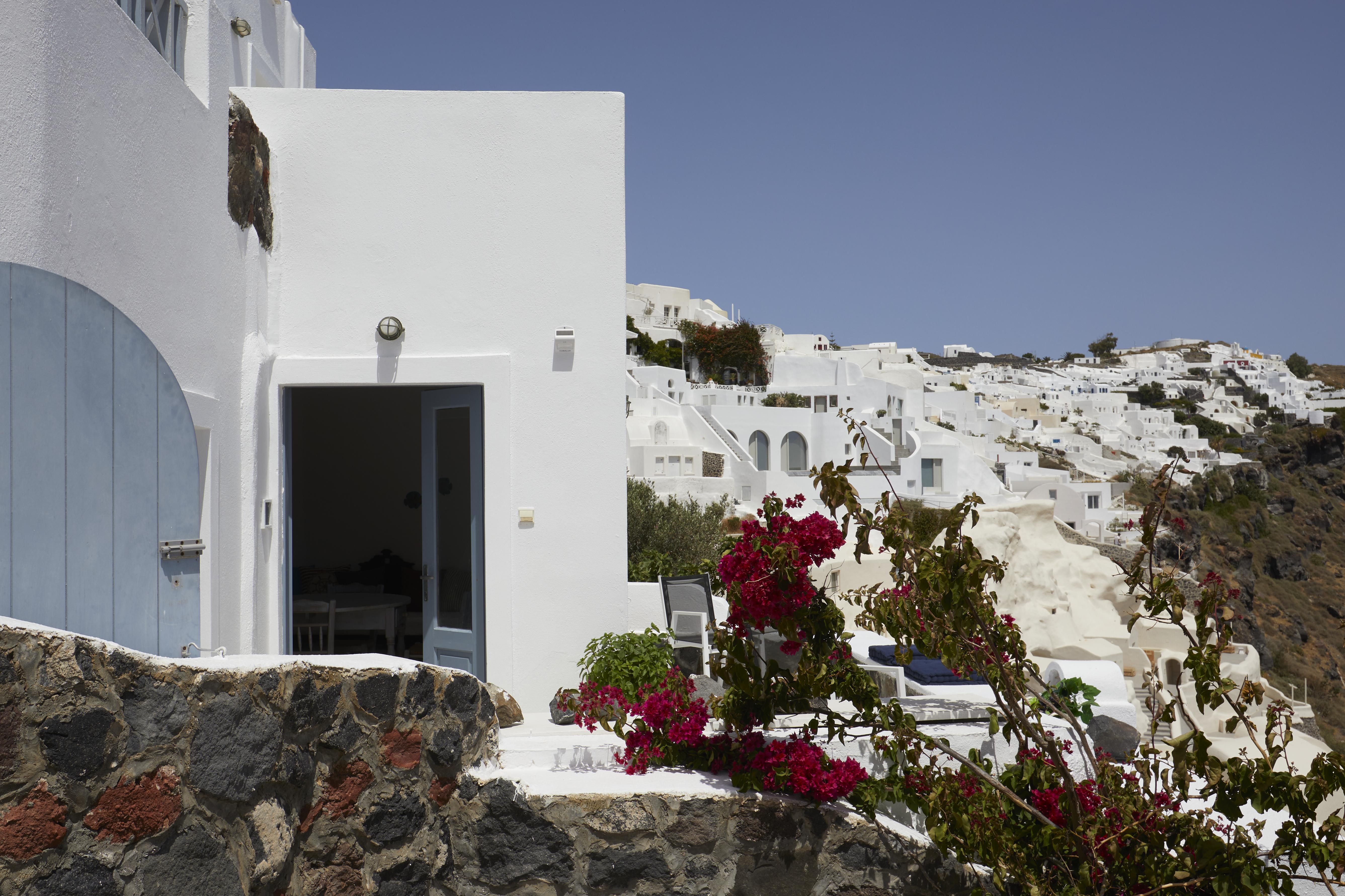 Allure Breeze Suites Oía Exterior photo