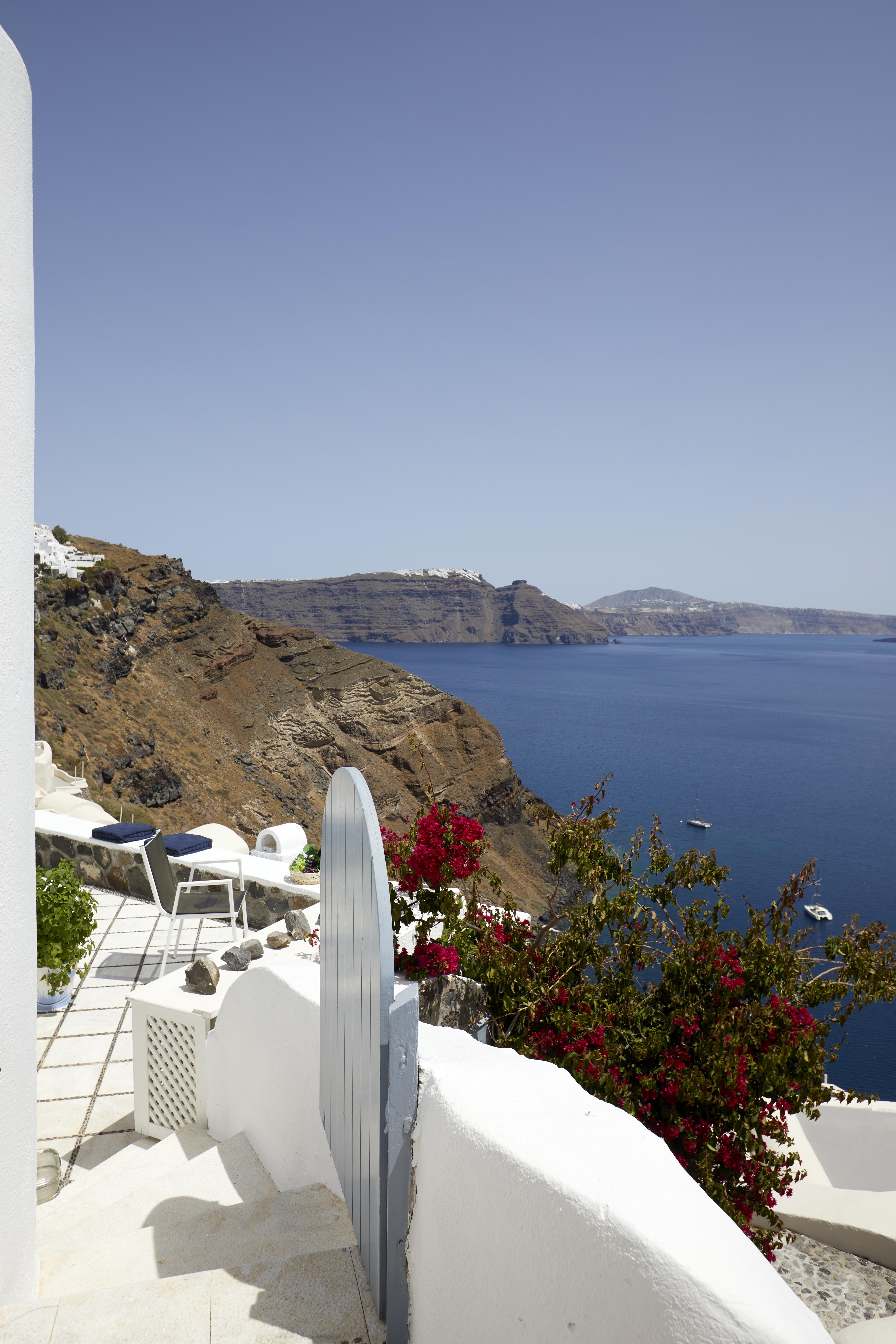 Allure Breeze Suites Oía Exterior photo