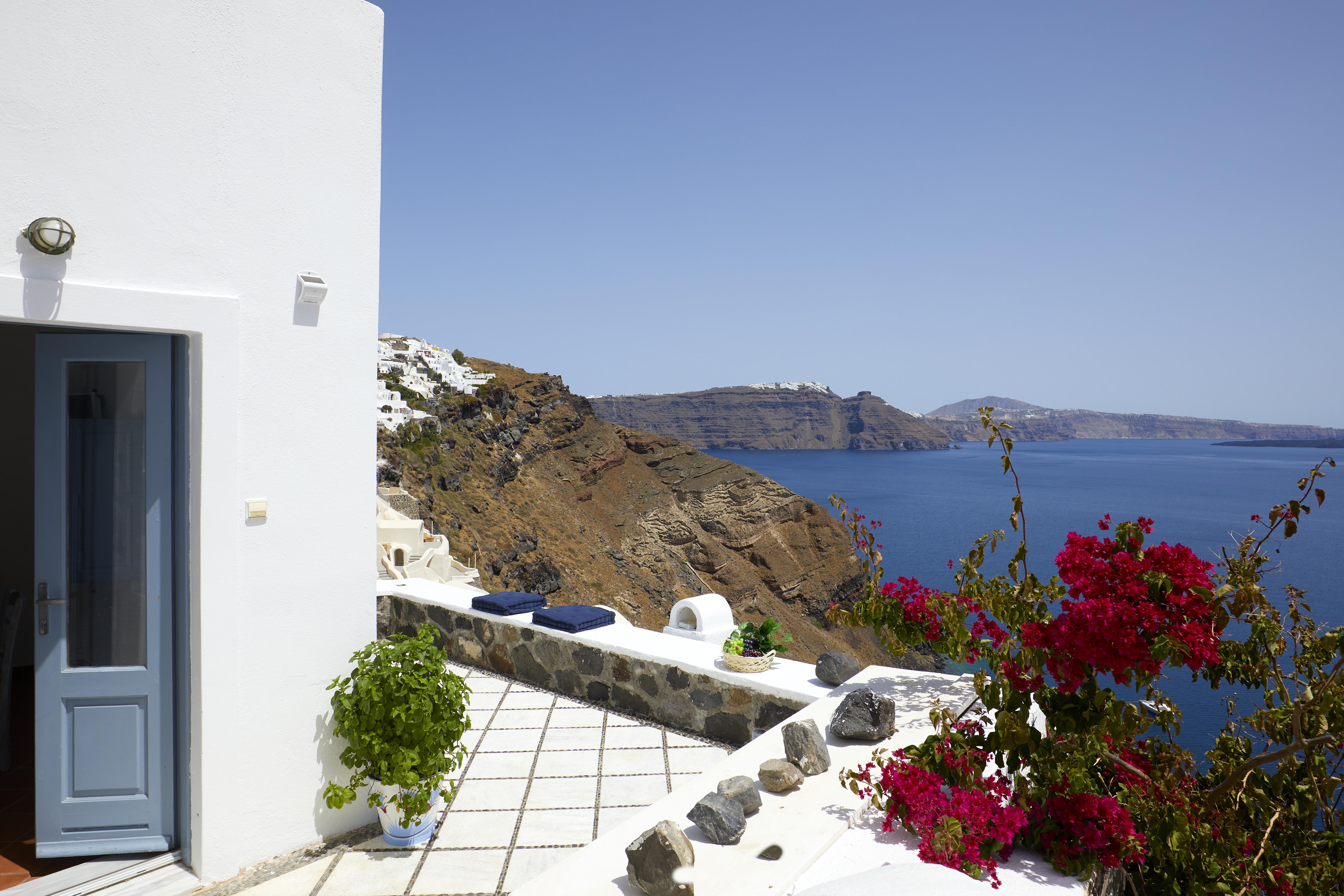 Allure Breeze Suites Oía Exterior photo