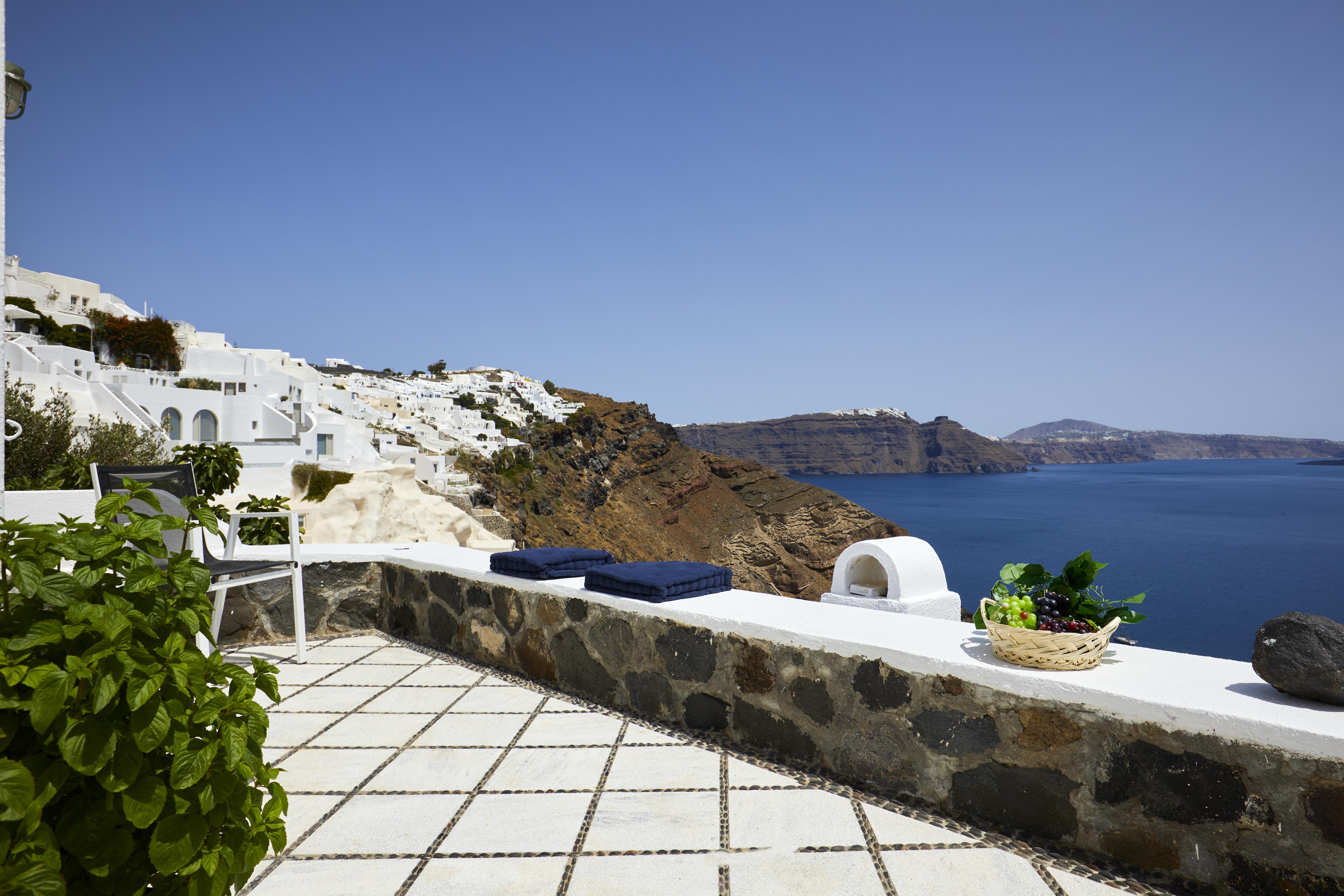 Allure Breeze Suites Oía Exterior photo